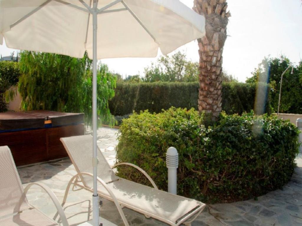 Villa Saraliana Sandy Beach Villas - Heated Pool - Jacuzzi - Private Beach Area Polis Номер фото