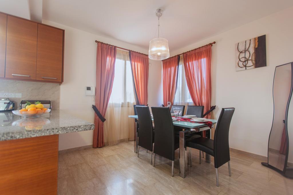 Villa Saraliana Sandy Beach Villas - Heated Pool - Jacuzzi - Private Beach Area Polis Номер фото