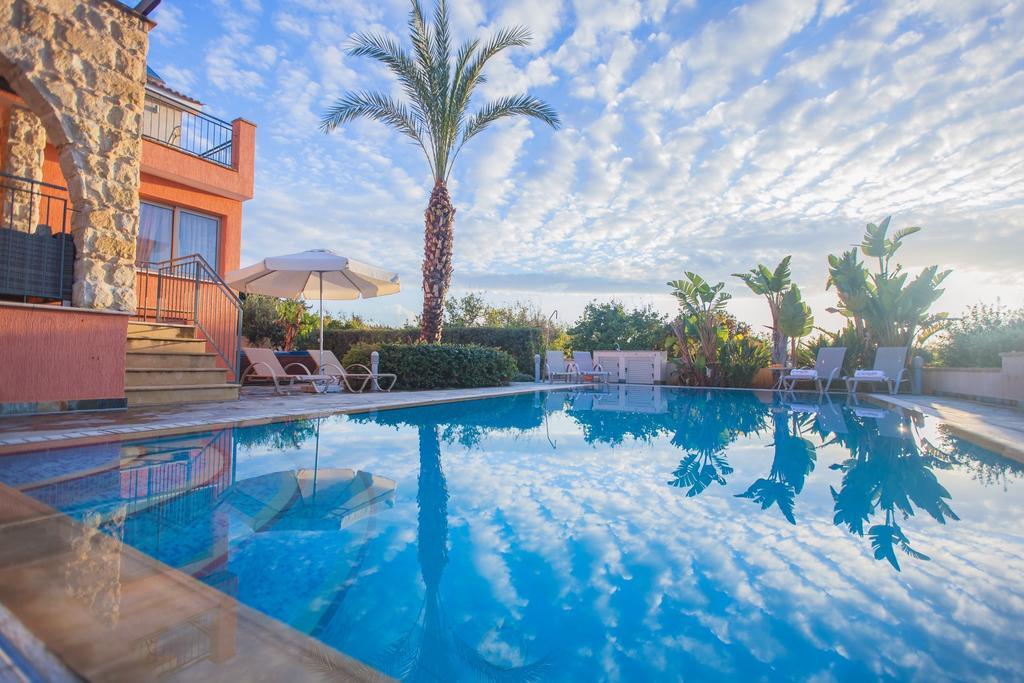 Villa Saraliana Sandy Beach Villas - Heated Pool - Jacuzzi - Private Beach Area Polis Номер фото