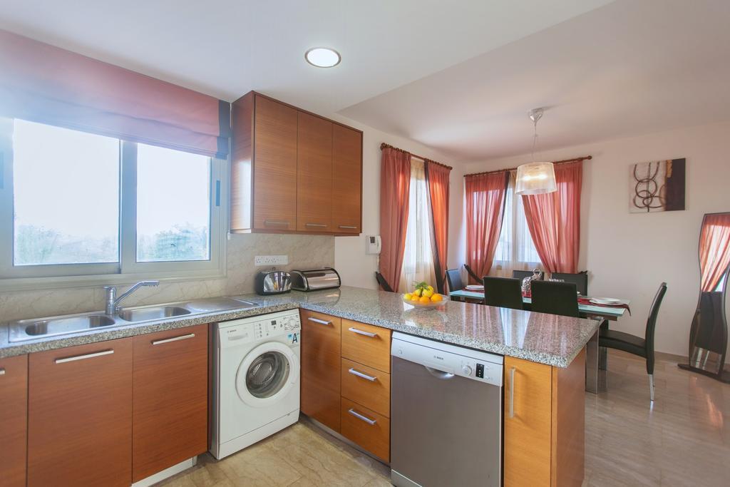 Villa Saraliana Sandy Beach Villas - Heated Pool - Jacuzzi - Private Beach Area Polis Номер фото