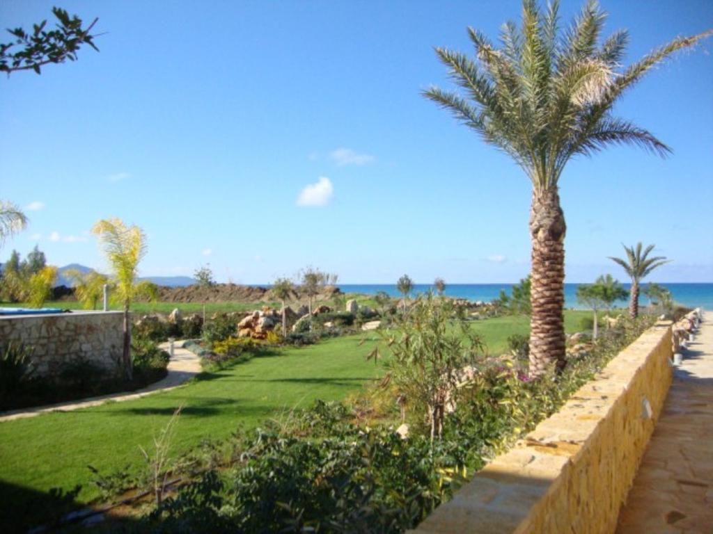 Villa Saraliana Sandy Beach Villas - Heated Pool - Jacuzzi - Private Beach Area Polis Номер фото
