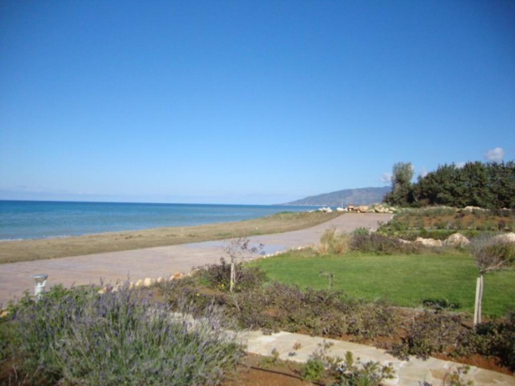 Villa Saraliana Sandy Beach Villas - Heated Pool - Jacuzzi - Private Beach Area Polis Номер фото